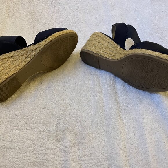 Espadrilles Bandolino Navy Wedge Sandals (Macy's) - size 8 - like new - Picture 3 of 6